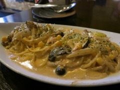 ツナときのこのクリームパスタ